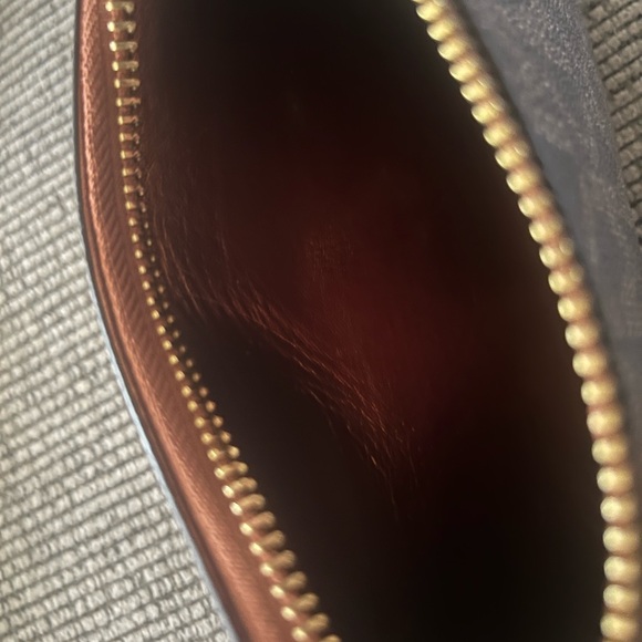 Michael Kors cross body hand bag/wristlet Authentic - Picture 4 of 11